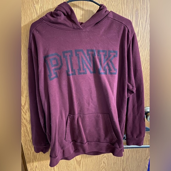 Medium
Too big on me 
Worn a few times/dogs live in home/smoke free - Picture 1 of 1